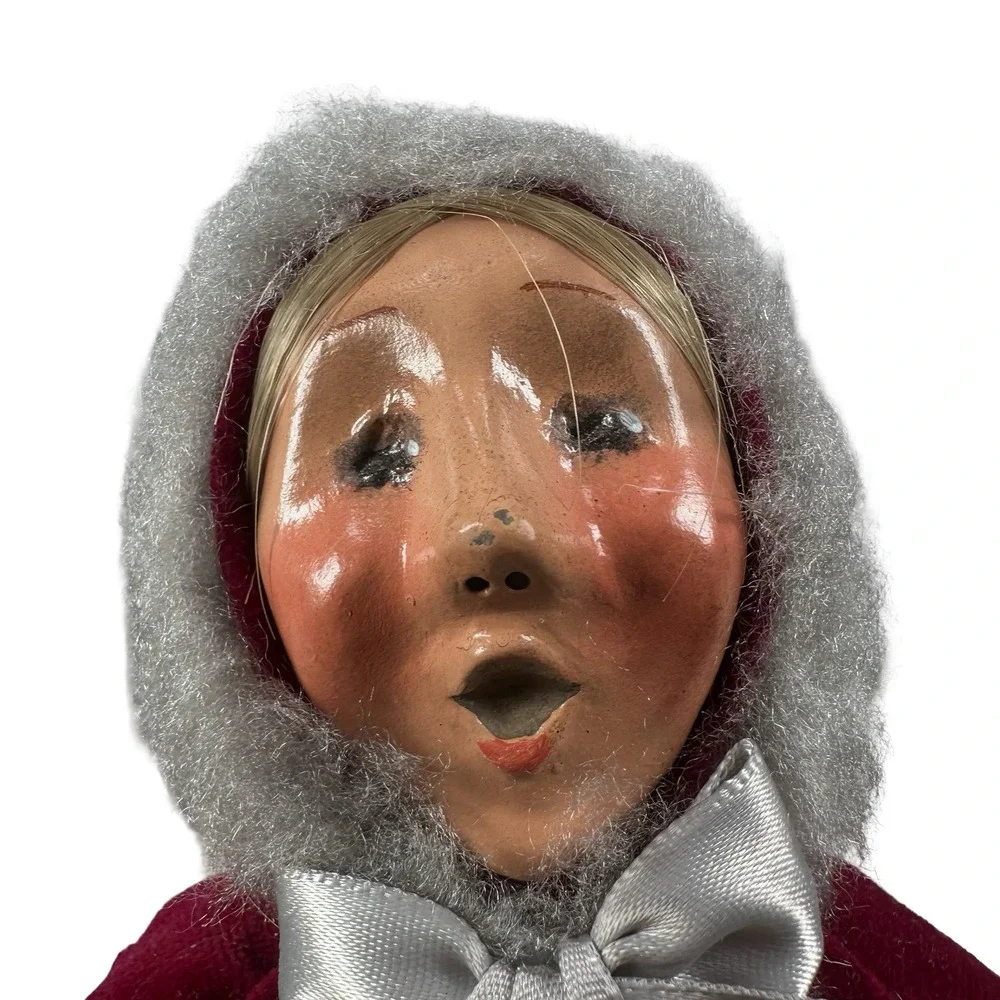 Vintage Byers Choice The Carolers 1996 Girl with Wreath Burgundy 12